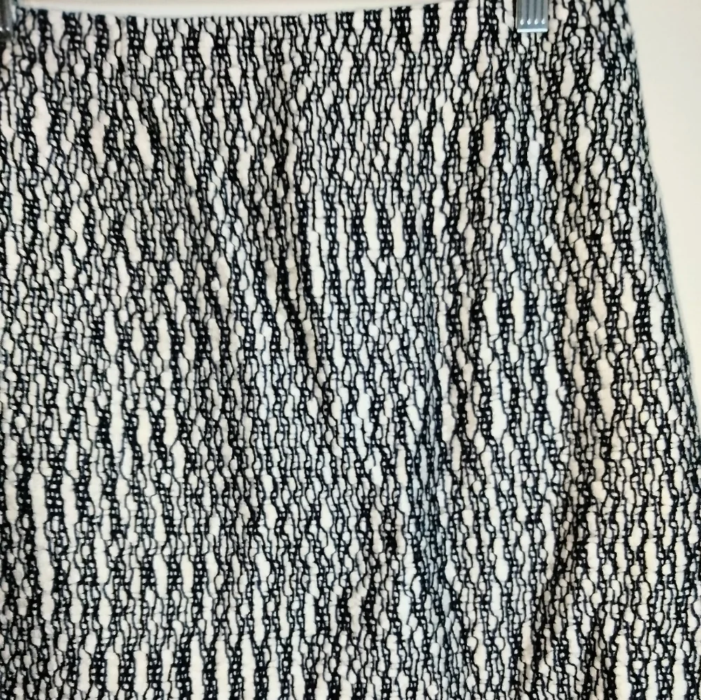 Tory Burch (Size 2) Black & Ivory White Textured Knit Pocket Mini Skirt